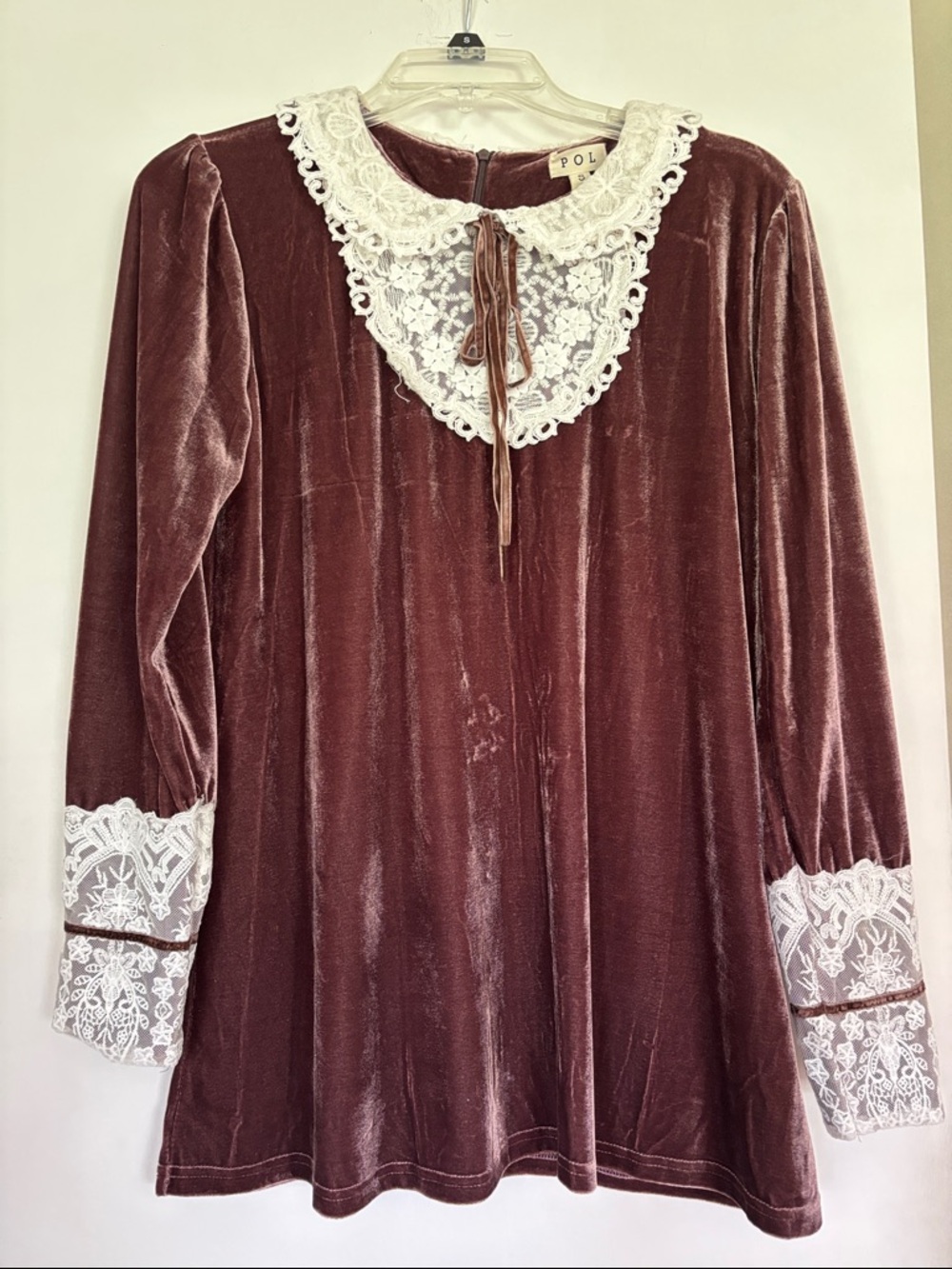 POL Velvet Lace-Collar Blouse in Brown